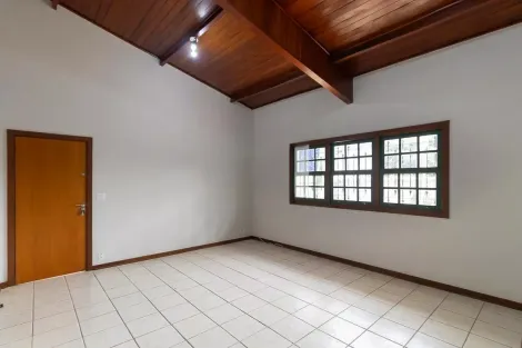 Casa com 4 quartos 3 banheiros 2 vagas para locação no Taquaral em Campinas-SP