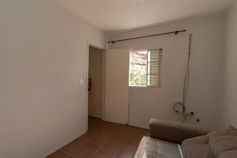 Casa de fundos com 1 quarto 1 banheiro 1 vaga para aluguel no Taquaral em Campinas-SP